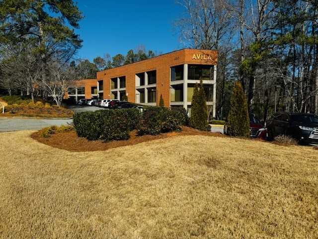 1010 Huntcliff, Atlanta, GA en alquiler - Foto del edificio - Imagen 1 de 10