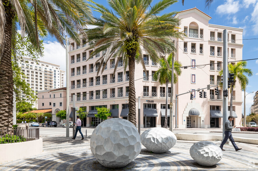 95 Merrick Way, Coral Gables, FL en alquiler - Foto del edificio - Imagen 1 de 3