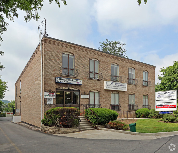 1057 Main St W, Hamilton, ON en alquiler - Foto principal - Imagen 1 de 4