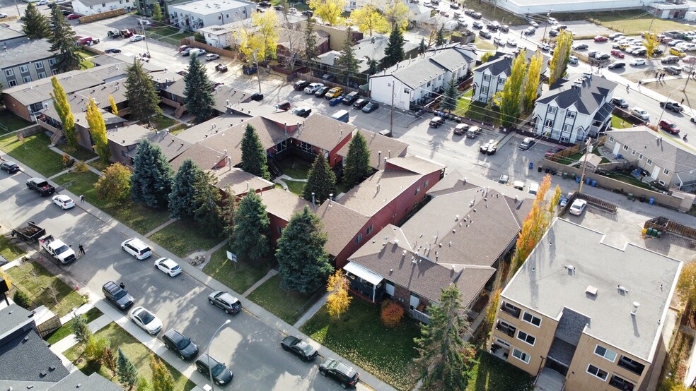 4607 73 St NW, Calgary, AB en venta - Foto del edificio - Imagen 3 de 34