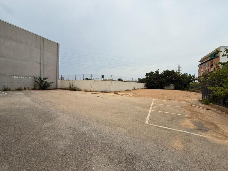 Nave en València en venta - Foto del edificio - Imagen 3 de 36