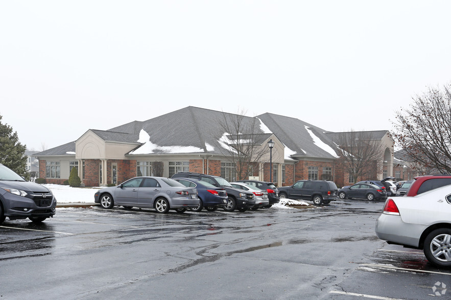 901 Chestnut Hills Pky, Fort Wayne, IN en alquiler - Foto principal - Imagen 1 de 9