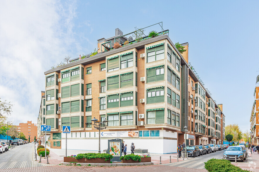 Calle Ronda del Poniente, 3, Torrejón De Ardoz, Madrid en venta - Foto del edificio - Imagen 2 de 2