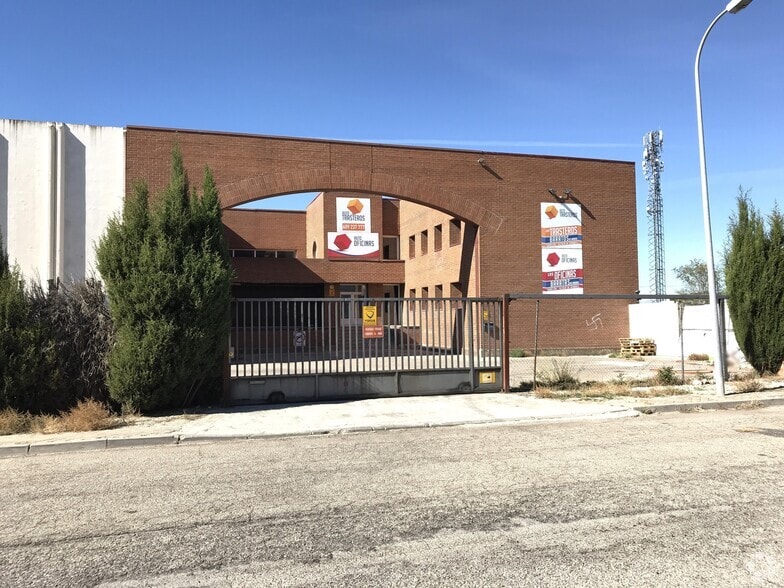 Nave en Alcalá de Henares, Madrid en venta - Foto del edificio - Imagen 2 de 11