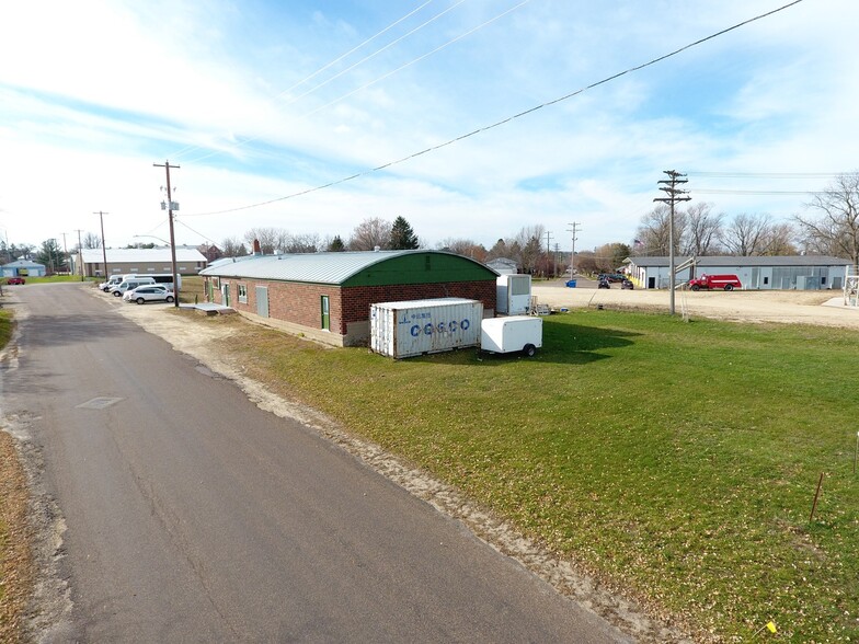 514 Railroad Ave, Viroqua, WI en venta - Foto del edificio - Imagen 2 de 41