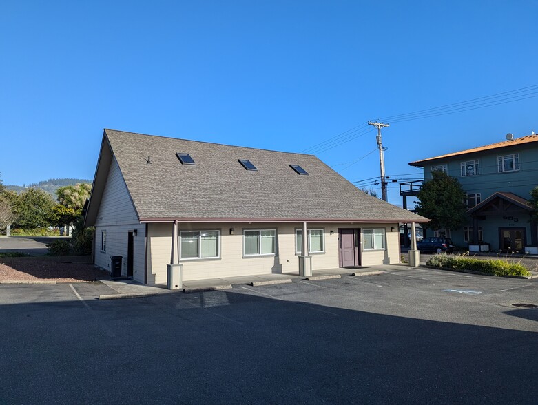 616 Hemlock St, Brookings, OR en venta - Foto del edificio - Imagen 2 de 15