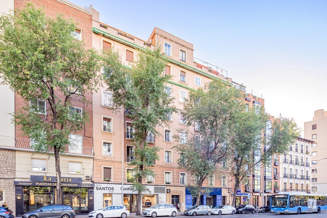 Más detalles de Ronda de Toledo, 34, Madrid - Edificio residencial​ en venta