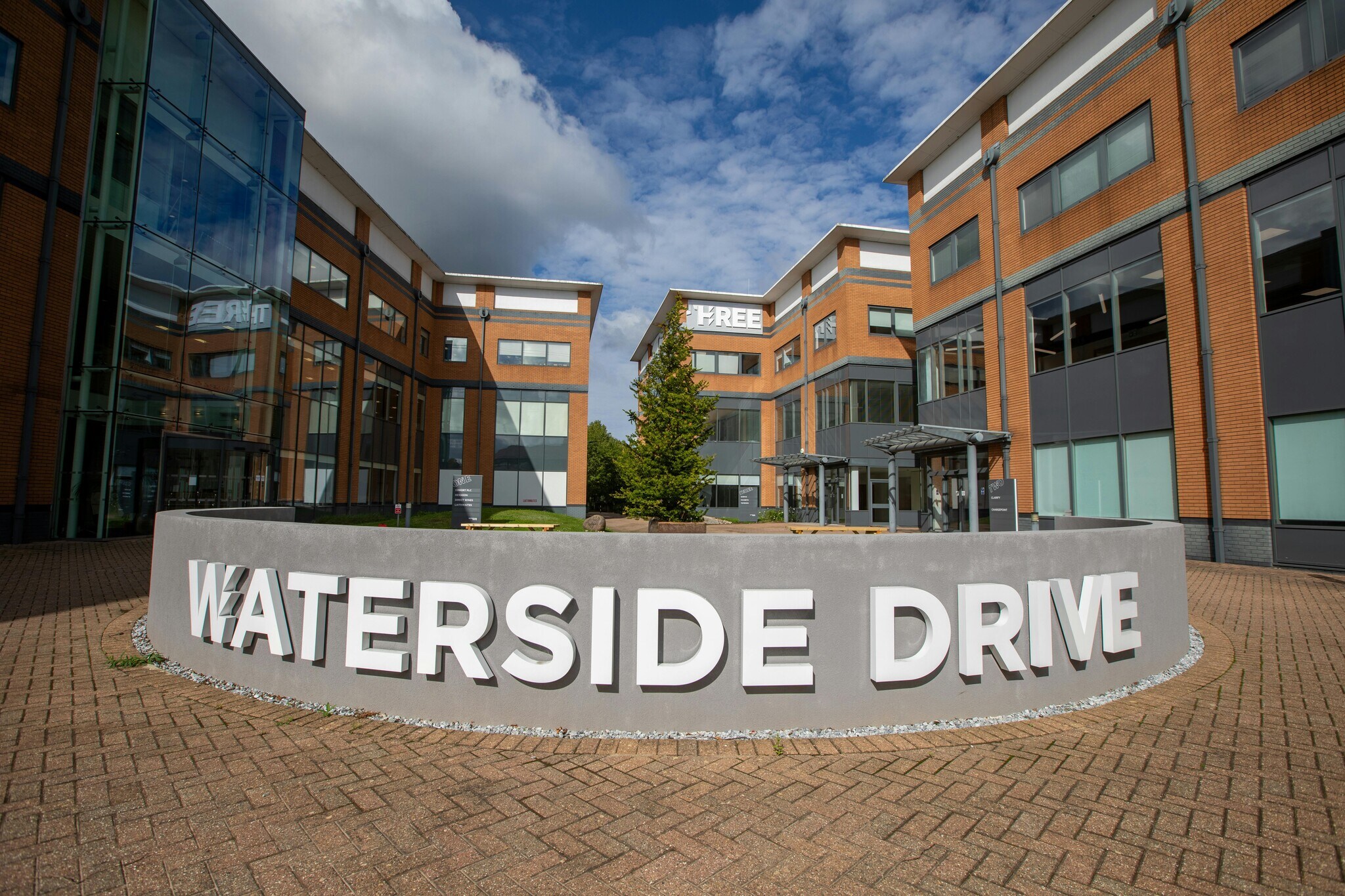 1 Waterside Dr, Reading en alquiler Foto del edificio- Imagen 1 de 7