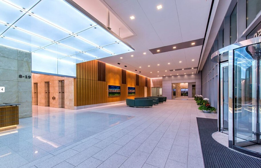 2050 W Sam Houston Pky S, Houston, TX en alquiler - Vestíbulo - Imagen 3 de 25