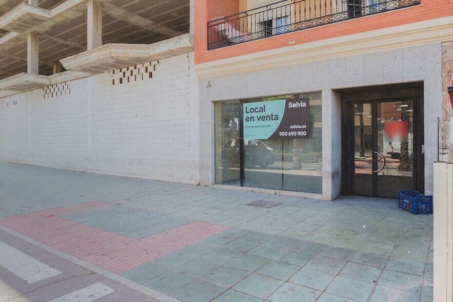 Local en Almería en venta - Foto del edificio - Imagen 2 de 19