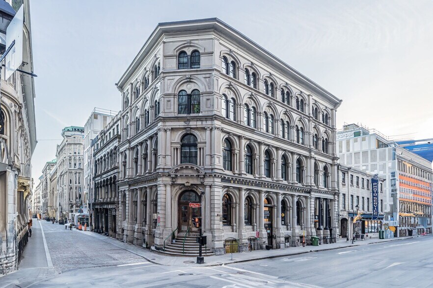200-212 Rue Notre-Dame O, Montréal, QC en alquiler - Foto del edificio - Imagen 2 de 26