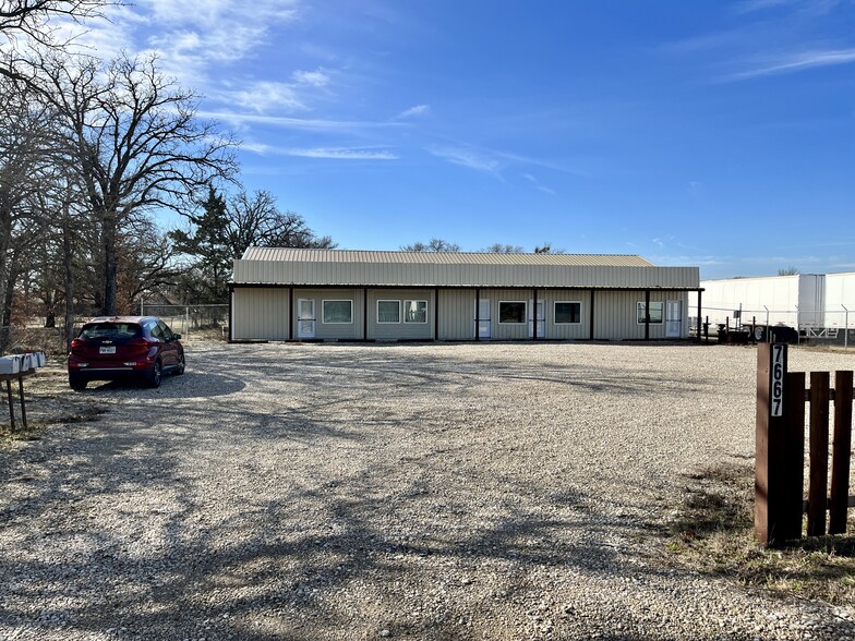 7669 Confederate Park Rd, Fort Worth, TX en alquiler - Foto del edificio - Imagen 2 de 6