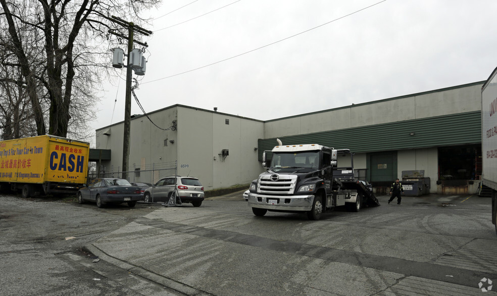 8585-8599 Fraser St, Vancouver, BC en alquiler - Foto del edificio - Imagen 3 de 7