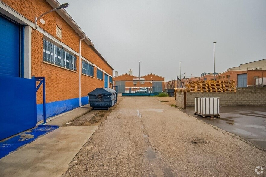 Nave en Camarma de Esteruelas, Madrid en venta - Foto del edificio - Imagen 2 de 11
