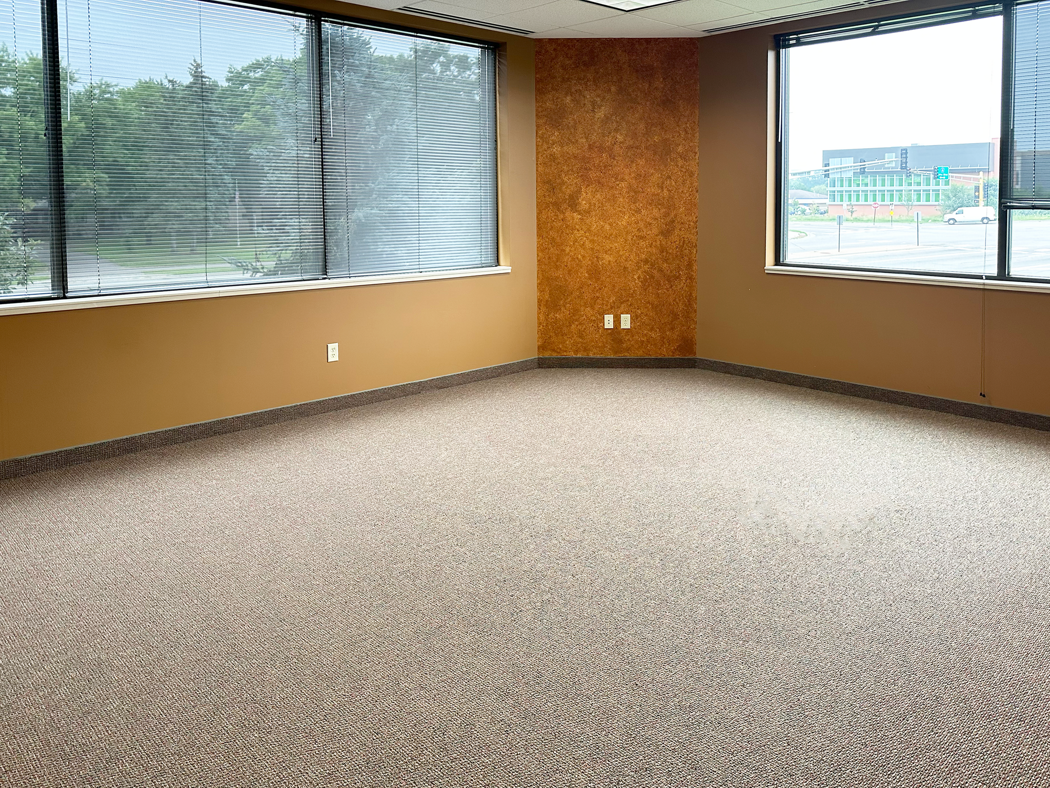 10160 Foley Blvd, Coon Rapids, MN en alquiler Foto del interior- Imagen 1 de 6