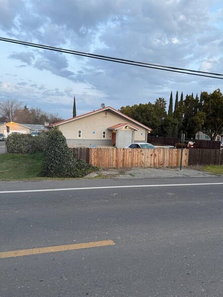 5638 N Gledhill Ave, Olivehurst, CA en venta - Foto del edificio - Imagen 2 de 10