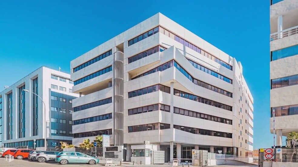 Calle de María Tubau, 3, Madrid, Madrid en alquiler - Vídeo de anuncio comercial - Imagen 2 de 23