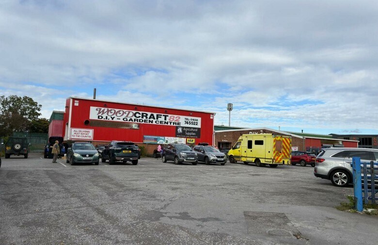 Village Farm Industrial Estate, Pyle en venta Foto principal- Imagen 1 de 9