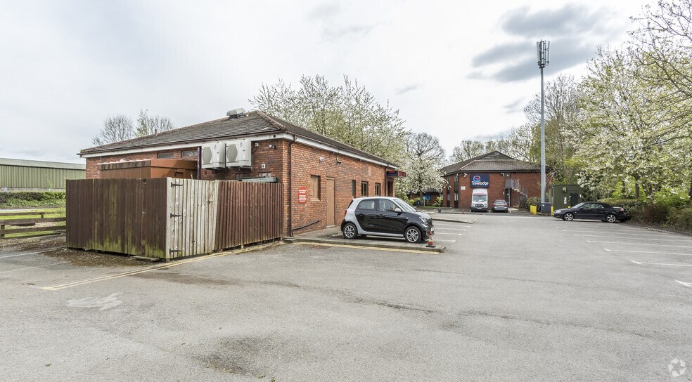 London Rd, Macclesfield en venta - Foto del edificio - Imagen 2 de 6