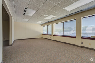 2370 S Linden Rd, Flint, MI en alquiler Foto del interior- Imagen 2 de 15