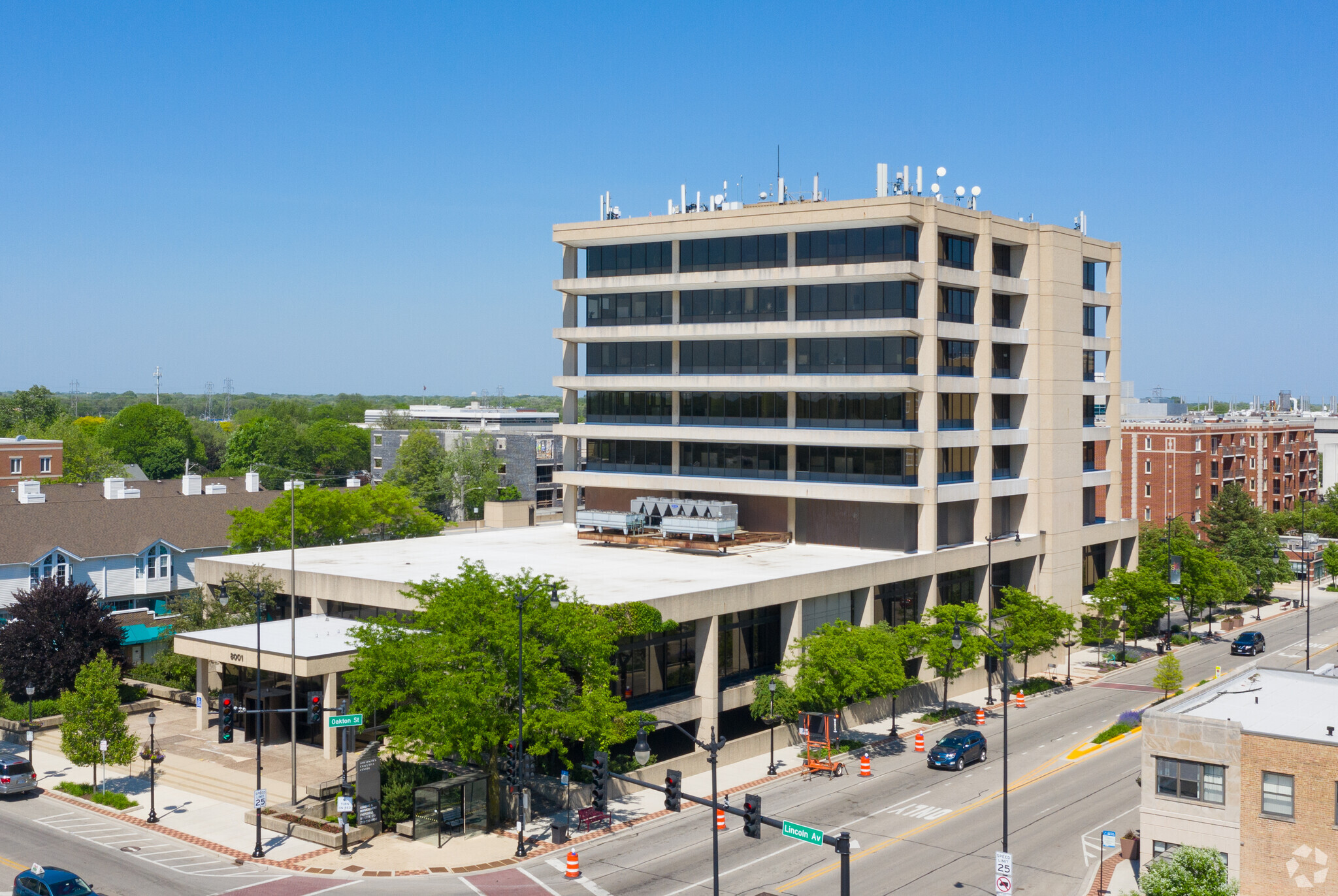 8001 Lincoln Ave, Skokie, IL en alquiler Foto del edificio- Imagen 1 de 21