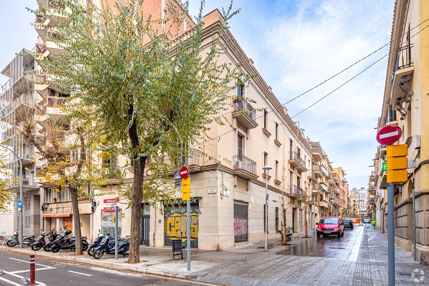 Local en Barcelona, Barcelona en alquiler - Foto del edificio - Imagen 2 de 3
