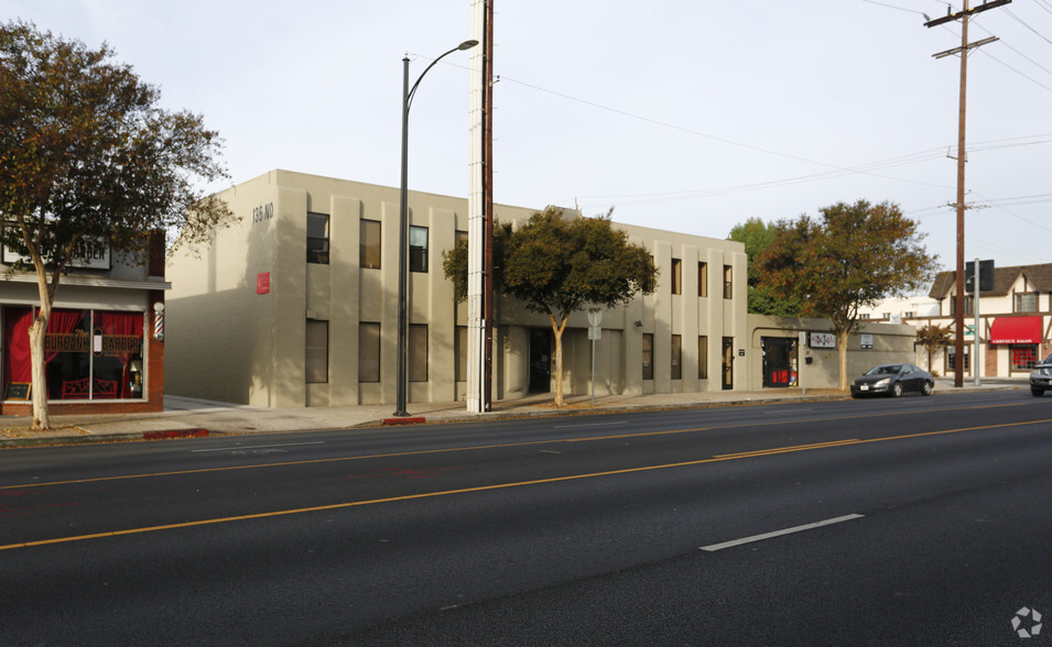 135 N Victory Blvd, Burbank, CA en alquiler - Foto del edificio - Imagen 3 de 13