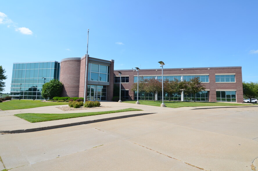 8710 Earhart Ln Sw, Cedar Rapids, IA en alquiler - Foto del edificio - Imagen 3 de 3