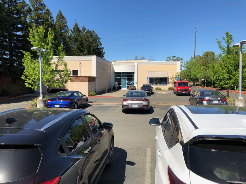 2700 Santa Rosa Ave, Santa Rosa, CA en venta - Foto del edificio - Imagen 2 de 8