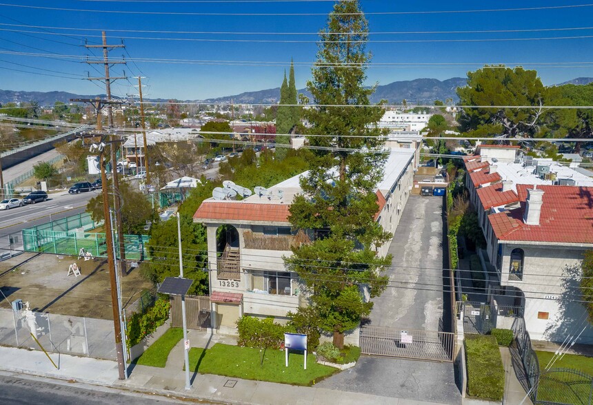 13253 Vanowen St, North Hollywood, CA en venta - Foto del edificio - Imagen 1 de 6