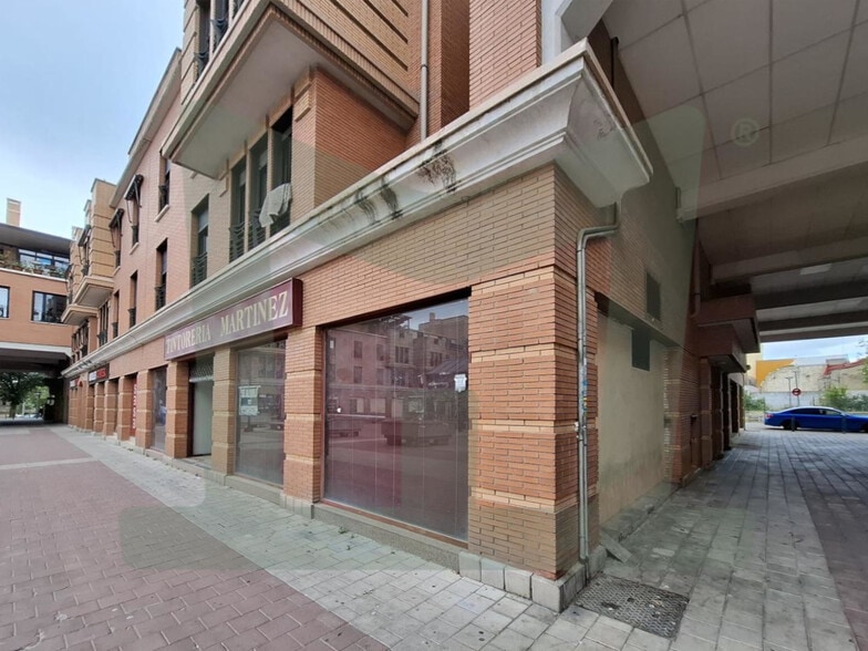 Local en Parla, Madrid en alquiler - Foto del edificio - Imagen 2 de 6