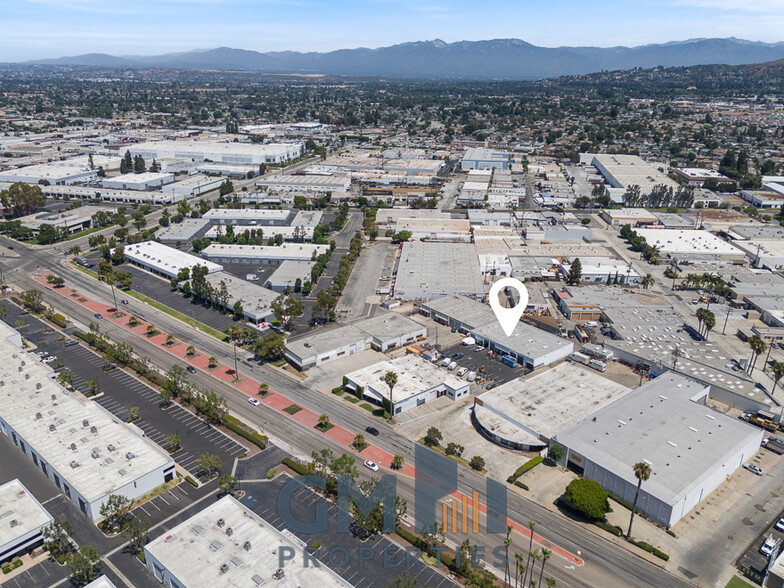 12105 E Slauson Ave, Santa Fe Springs, CA en alquiler - Foto del edificio - Imagen 3 de 11