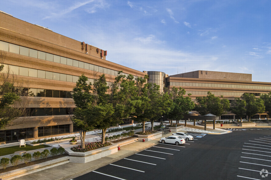 13873 Park Center Rd, Herndon, VA en alquiler - Foto del edificio - Imagen 1 de 42