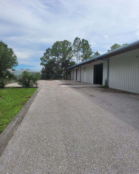 25451 Fortran Rd, Punta Gorda, FL en venta - Foto del edificio - Imagen 3 de 16