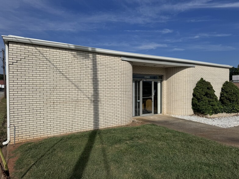 1948 W Green Dr, High Point, NC en alquiler - Foto del edificio - Imagen 2 de 13