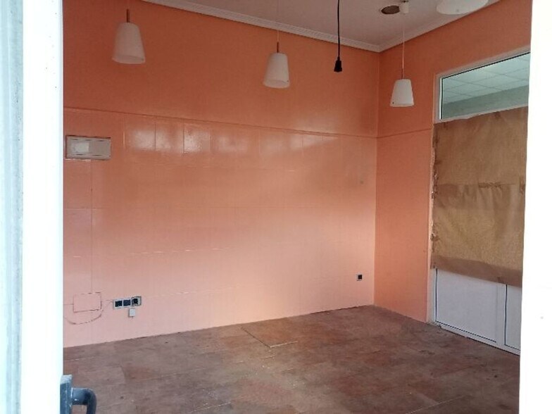 Local en Pontedeume, La Coruna en alquiler - Foto del interior - Imagen 2 de 9