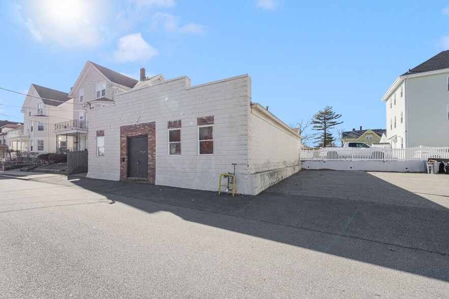 11 Tenth St, East Providence, RI en venta - Foto principal - Imagen 1 de 26