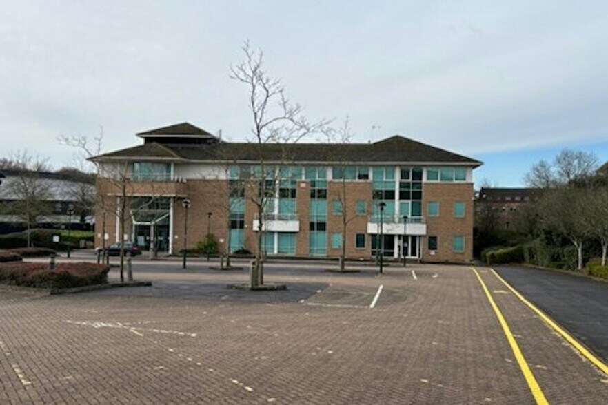 16 Bartley Way, Hook en alquiler - Foto del edificio - Imagen 3 de 8