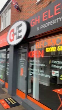 22-24 Commercial Rd, Totton en venta - Vídeo de anuncio comercial - Imagen 2 de 10