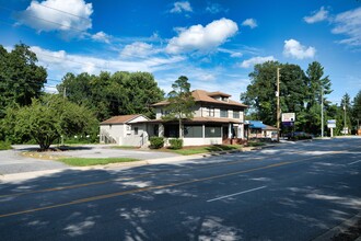 520 Hendersonville Rd, Asheville, NC en alquiler Foto del edificio- Imagen 1 de 21