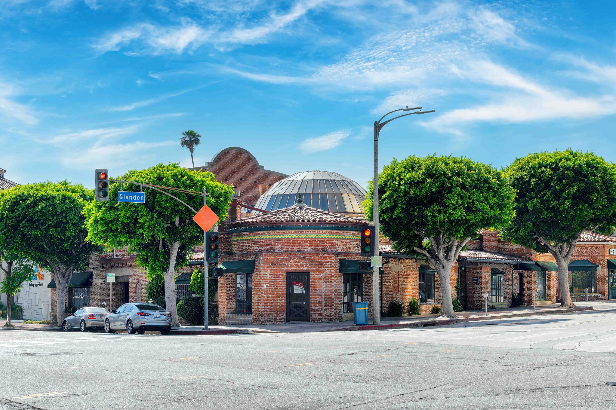 1129-1139 Glendon Ave, Los Angeles, CA en alquiler Foto del edificio- Imagen 1 de 40