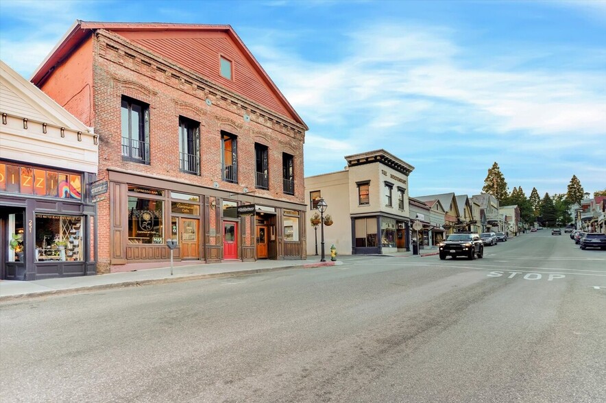 233 Broad St, Nevada City, CA en venta - Foto del edificio - Imagen 3 de 106