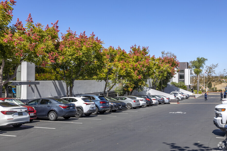 10165 McKellar Ct, San Diego, CA en alquiler - Foto del edificio - Imagen 3 de 4