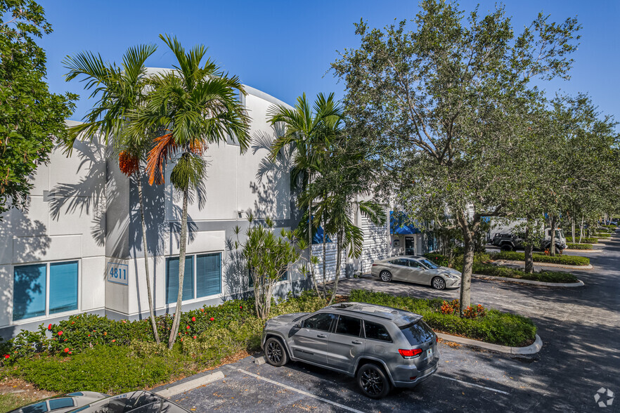 4811 Lyons Technology Pky, Coconut Creek, FL en alquiler - Foto del edificio - Imagen 3 de 4