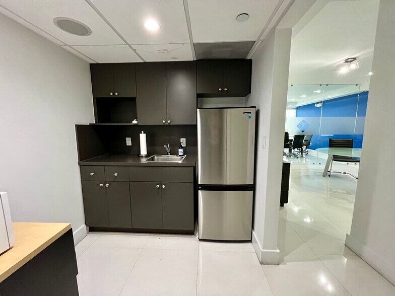 2030 S Douglas Rd, Coral Gables, FL en venta - Foto del interior - Imagen 2 de 18