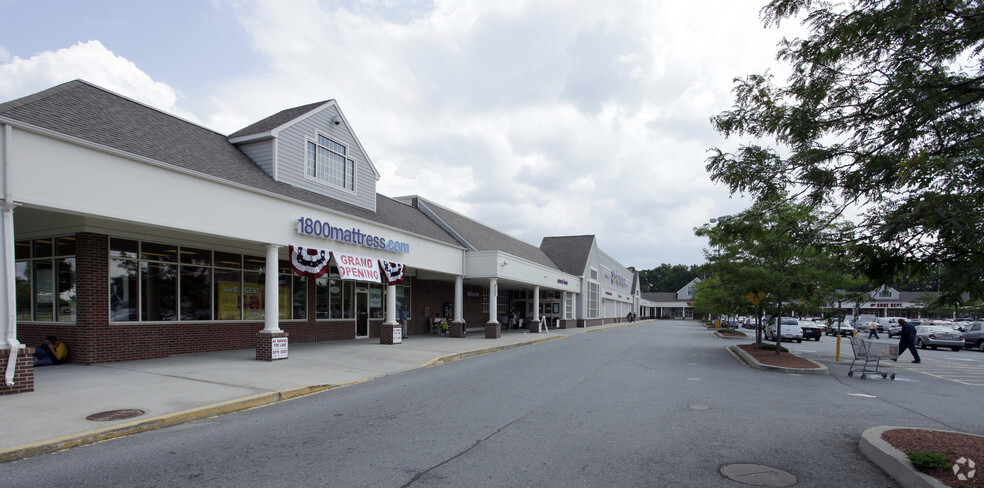 200-296 Garfield Ave, Cranston, RI en alquiler - Foto del edificio - Imagen 3 de 8