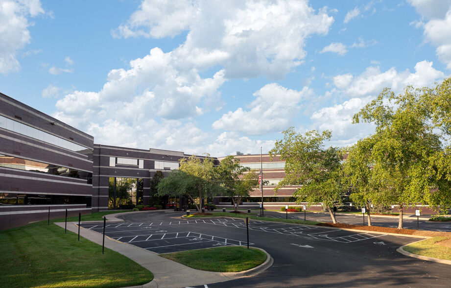 6400 Dutchmans Pky, Louisville, KY en alquiler - Foto del edificio - Imagen 3 de 8