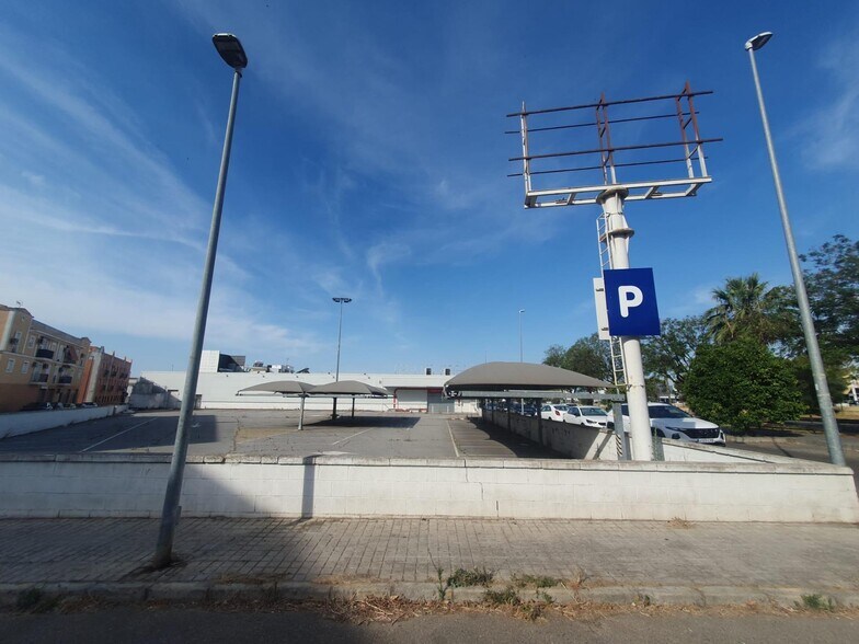 Local en Coria del Río, Sevilla en alquiler - Foto del edificio - Imagen 3 de 29