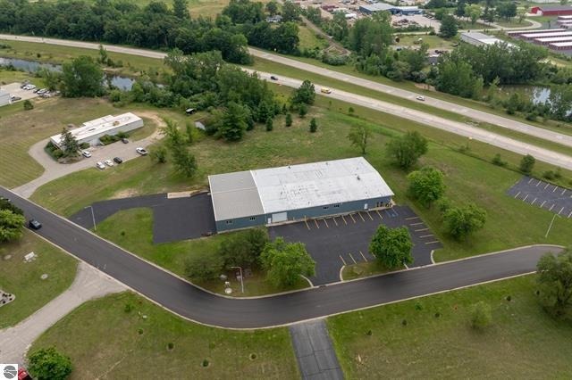 910 Industrial Dr, Mount Pleasant, MI en venta - Foto del edificio - Imagen 1 de 90