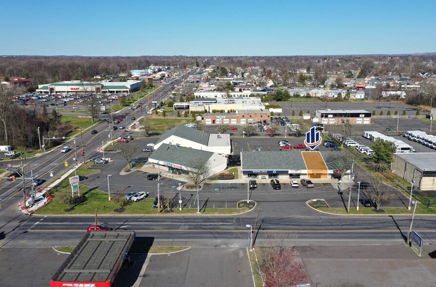 2418 Durham Rd, Bristol, PA en alquiler - Foto del edificio - Imagen 1 de 8